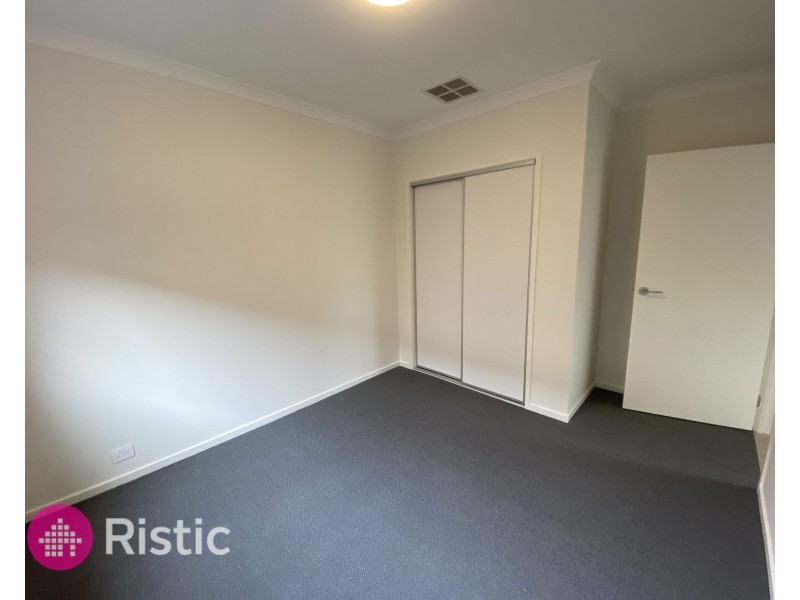 49 Catisfield Circuit, Donnybrook VIC 3064