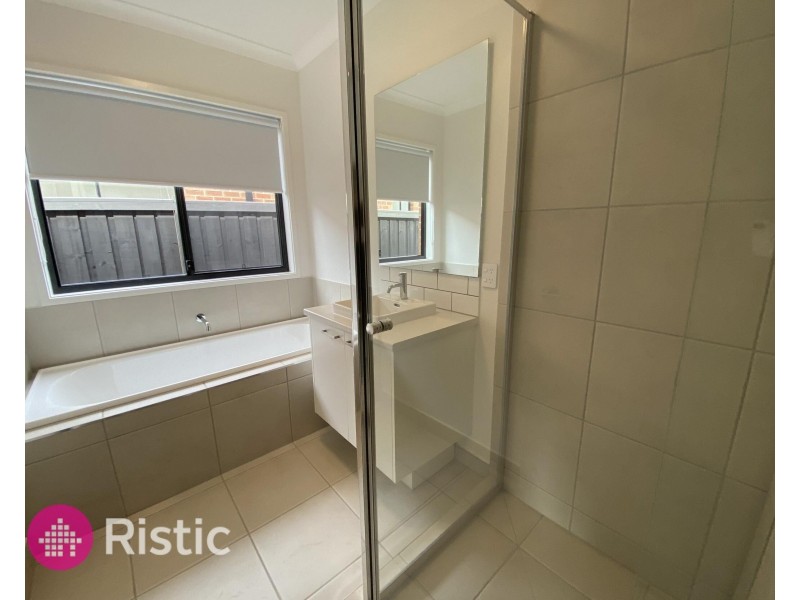 49 Catisfield Circuit, Donnybrook VIC 3064