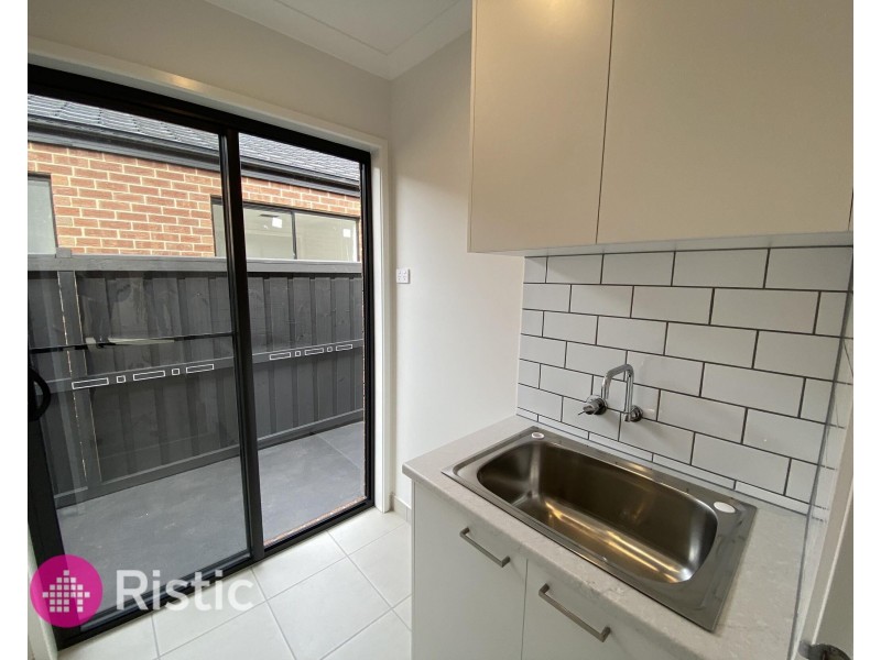 49 Catisfield Circuit, Donnybrook VIC 3064