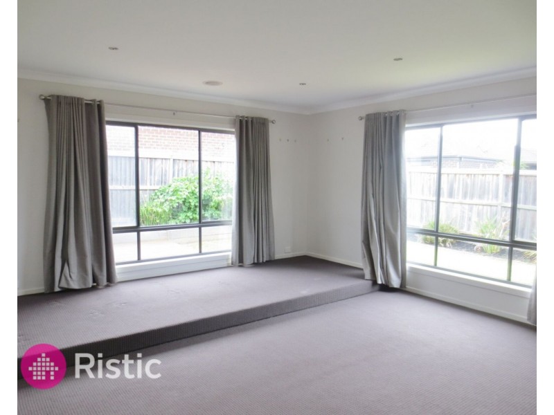 15 Breenview Place, Doreen VIC 3754