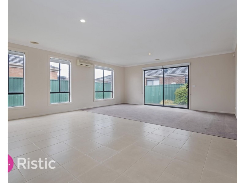 14 Coleridge Way, South Morang VIC 3752