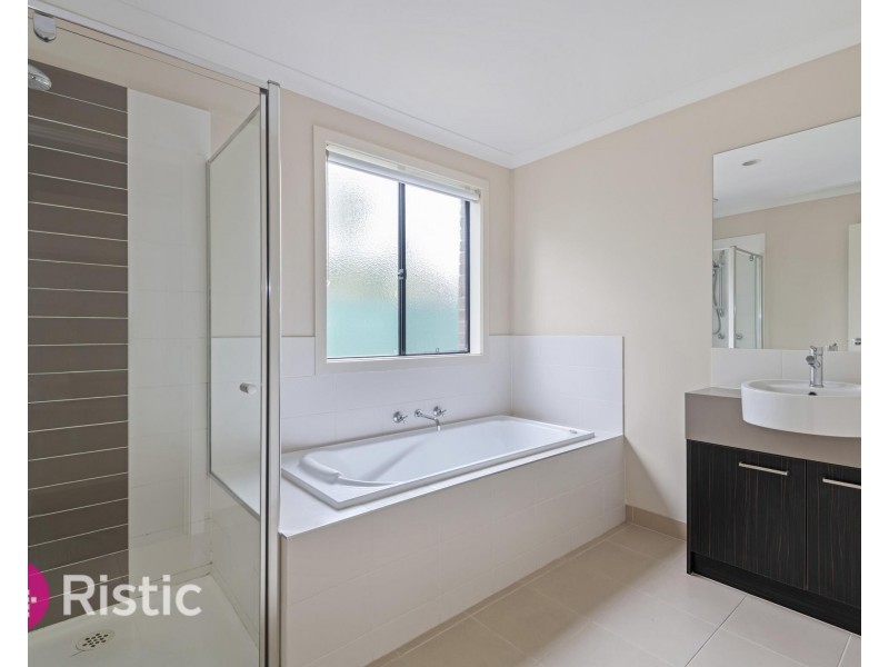 14 Coleridge Way, South Morang VIC 3752