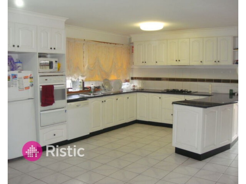 8 Tatlow Drive, Epping VIC 3076