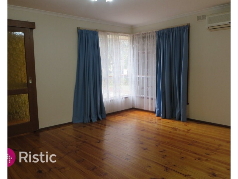 28 Buckmaster Drive, Mill Park VIC 3082