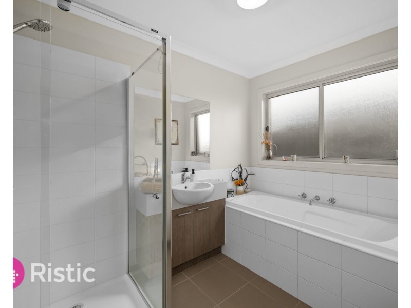 4 Ethan Road, Point Cook VIC 3030