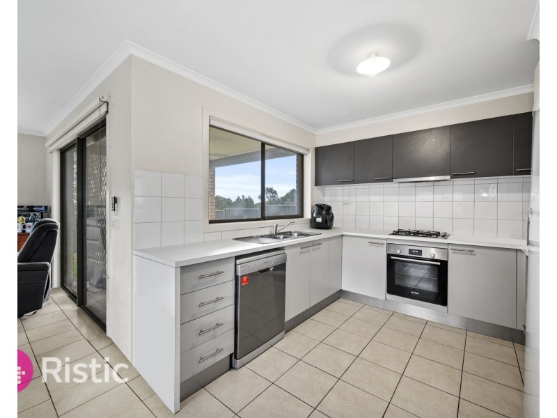 3 Doonie Way, Pakenham VIC 3810