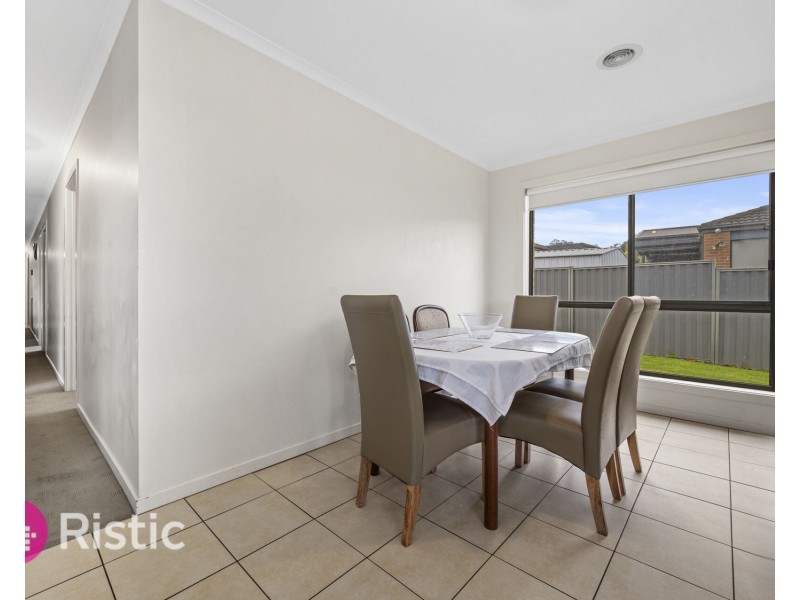 3 Doonie Way, Pakenham VIC 3810