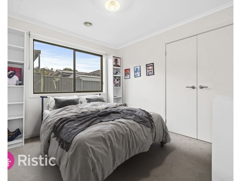 3 Doonie Way, Pakenham VIC 3810