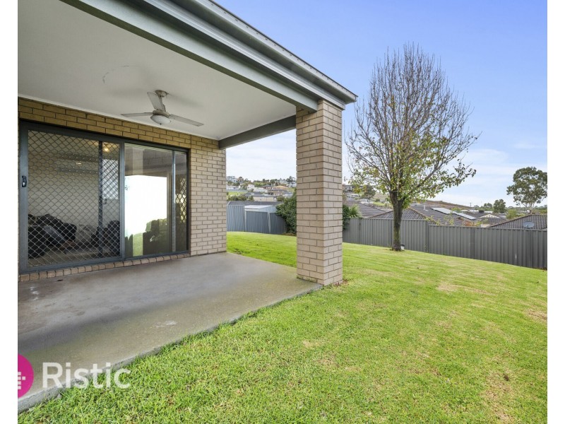 3 Doonie Way, Pakenham VIC 3810