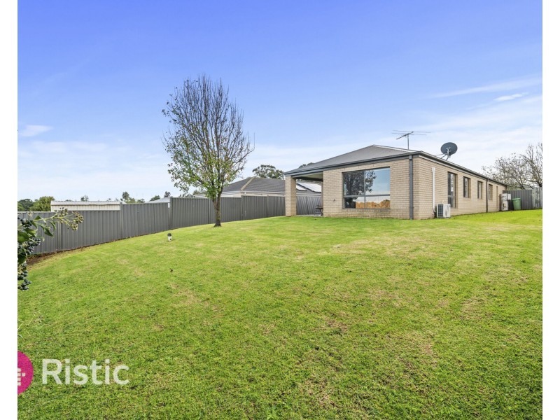3 Doonie Way, Pakenham VIC 3810