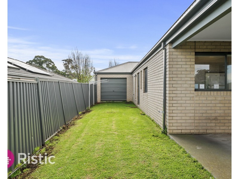 3 Doonie Way, Pakenham VIC 3810