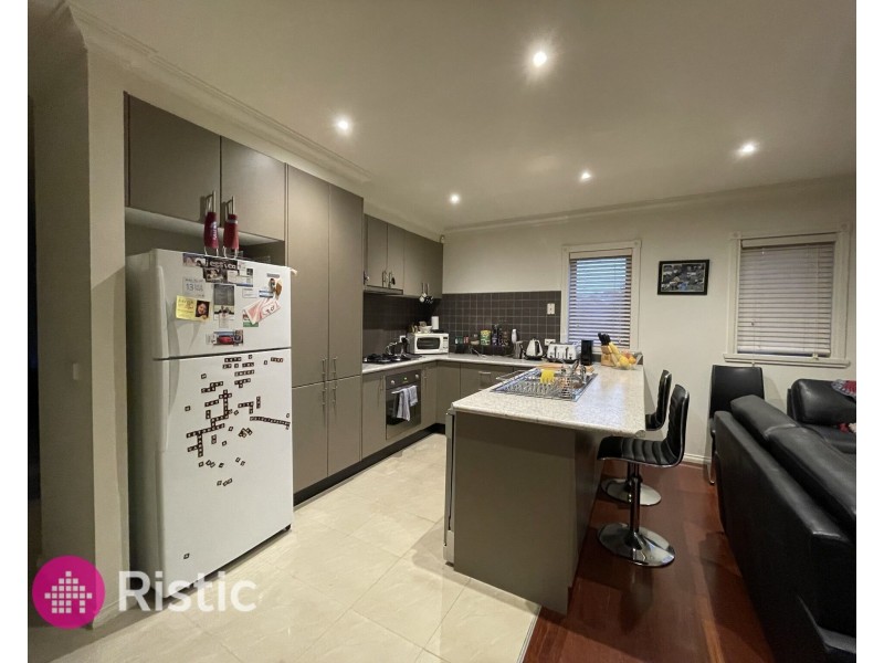 2/5 Delacombe Drive, Mill Park VIC 3082