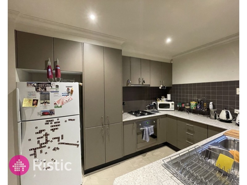 2/5 Delacombe Drive, Mill Park VIC 3082