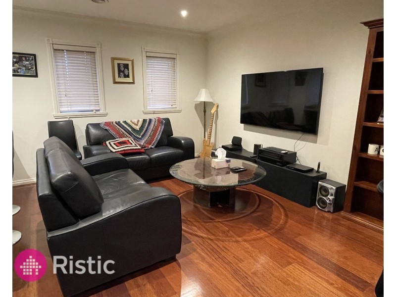 2/5 Delacombe Drive, Mill Park VIC 3082