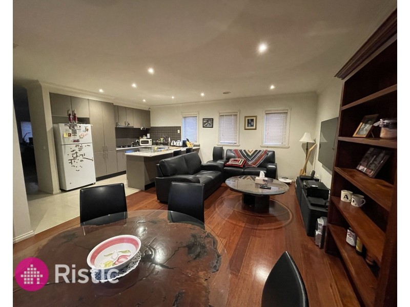 2/5 Delacombe Drive, Mill Park VIC 3082