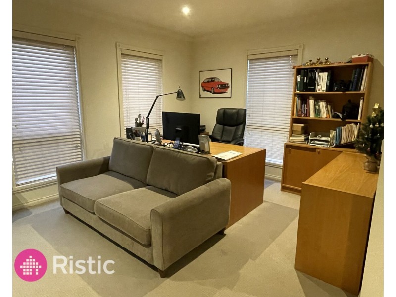 2/5 Delacombe Drive, Mill Park VIC 3082