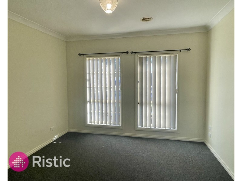 1/22 Hawkes Drive, Mill Park VIC 3082