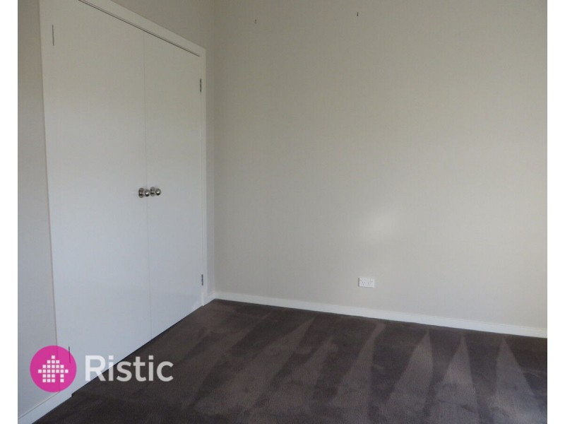 8 Pittard Walk, Epping VIC 3076