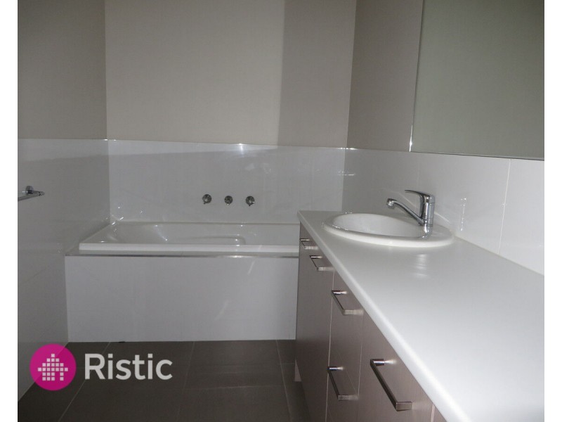 8 Pittard Walk, Epping VIC 3076