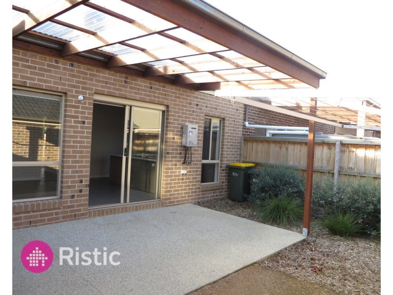 8 Pittard Walk, Epping VIC 3076