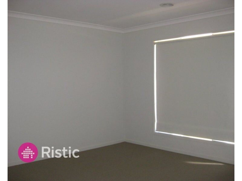6 Breakwater Drive, Doreen VIC 3754