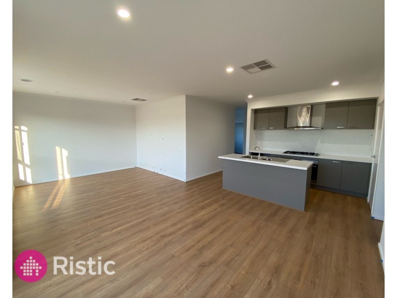 27 Rochford Drive, Donnybrook VIC 3064