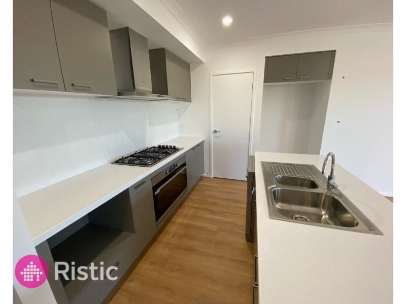 27 Rochford Drive, Donnybrook VIC 3064