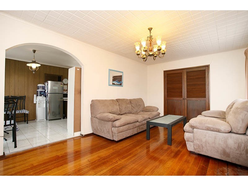 2 Moira Avenue, Reservoir VIC 3073