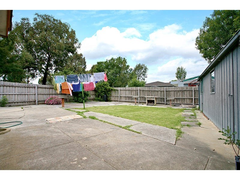 2 Moira Avenue, Reservoir VIC 3073