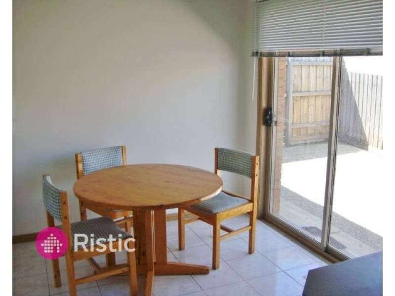 8 Avonmore Close, Mill Park VIC 3082