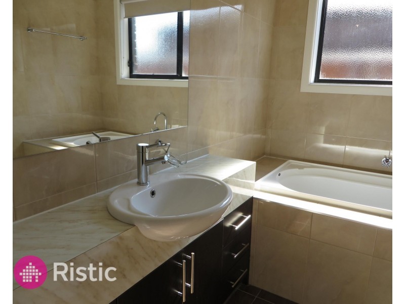 29 Nighthawk Boulevard, South Morang VIC 3752