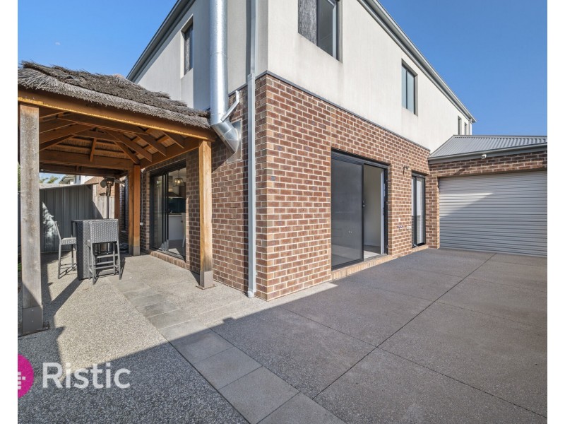 18 Abloom View, Mickleham VIC 3064