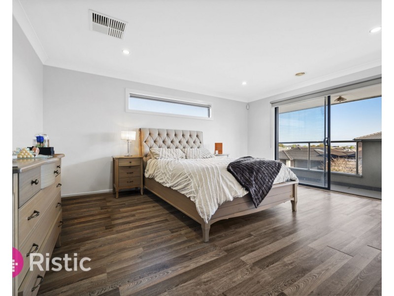 18 Abloom View, Mickleham VIC 3064