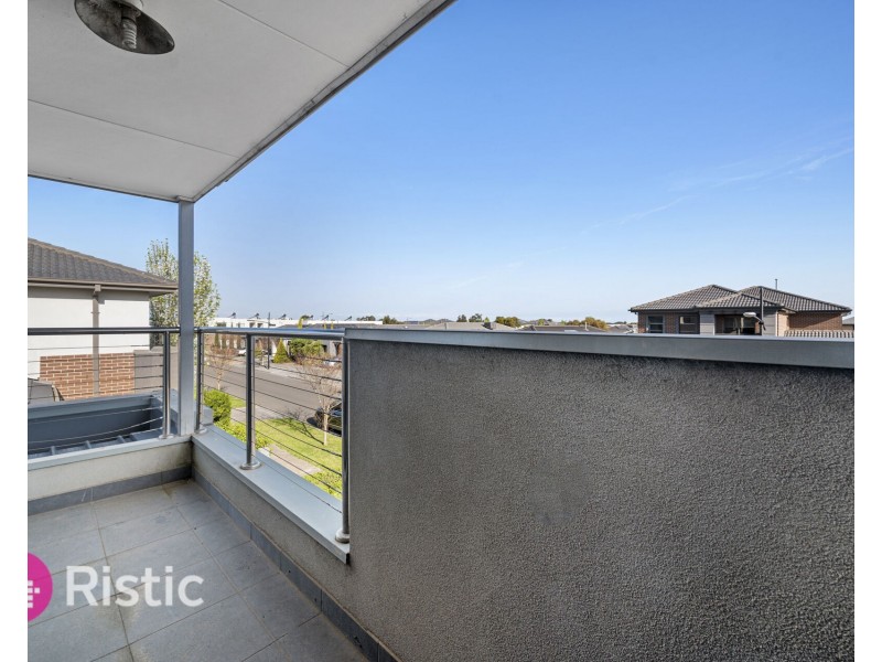 18 Abloom View, Mickleham VIC 3064