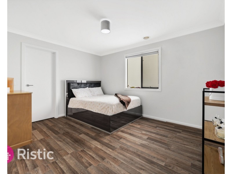 18 Abloom View, Mickleham VIC 3064