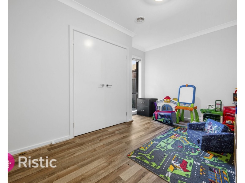 18 Abloom View, Mickleham VIC 3064