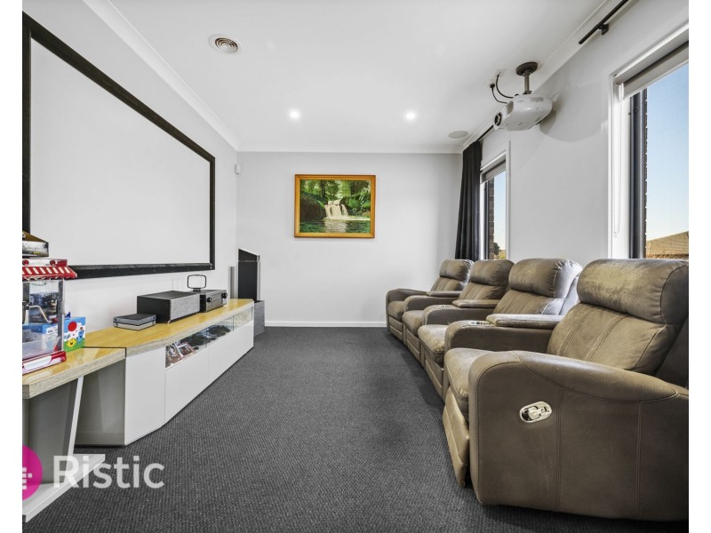 18 Abloom View, Mickleham VIC 3064