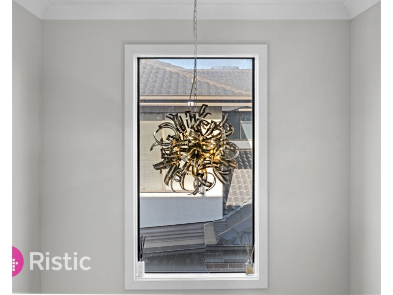 18 Abloom View, Mickleham VIC 3064
