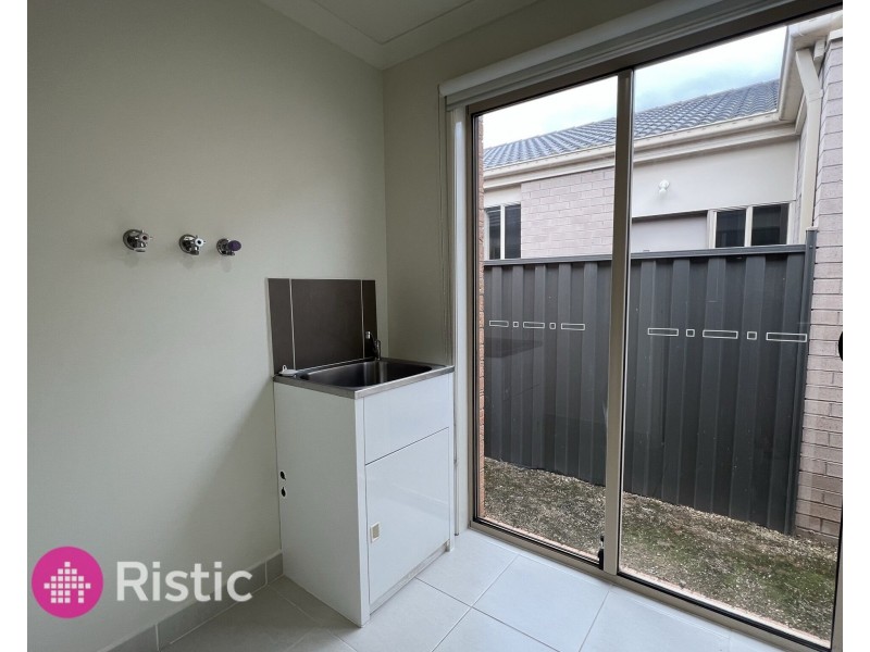 9 Vanin Street, Wollert VIC 3750