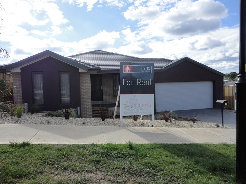 16 Faithful Way, Doreen VIC 3754