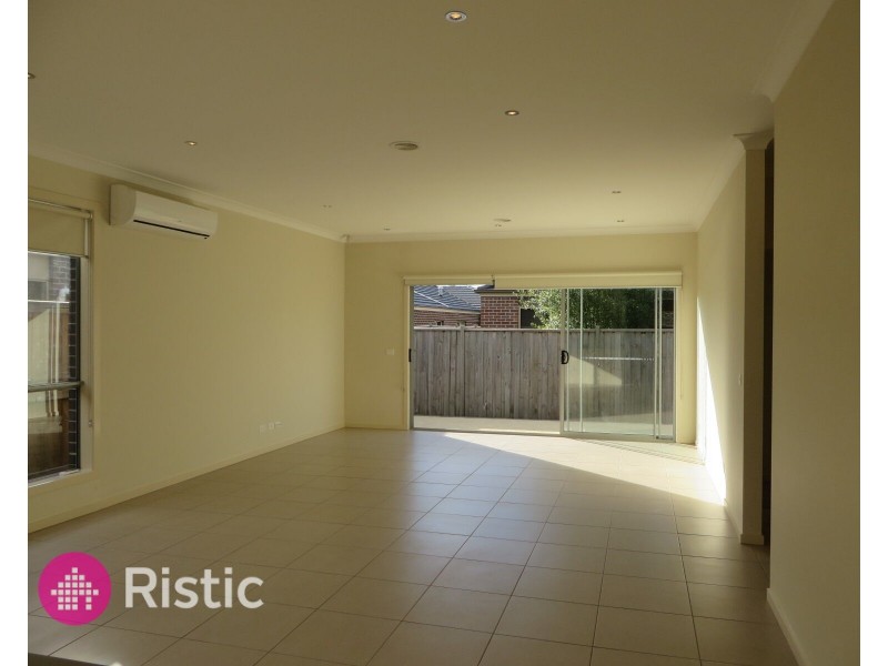 104 Gordons Road, South Morang VIC 3752