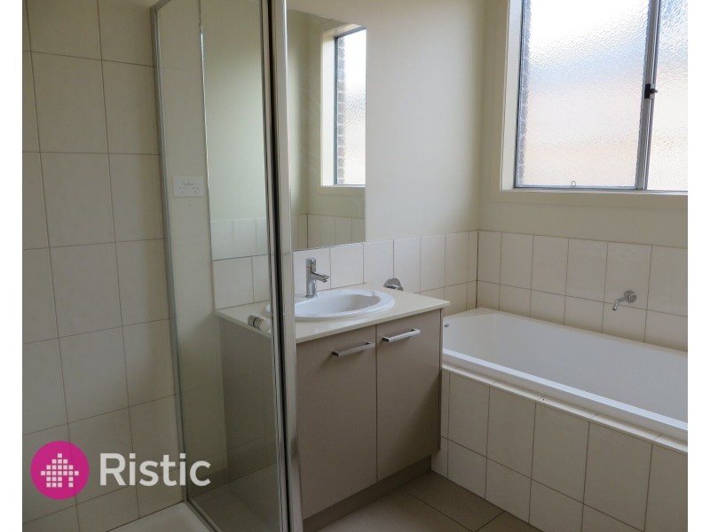 104 Gordons Road, South Morang VIC 3752