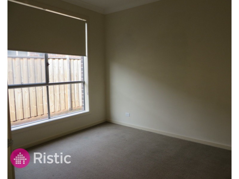 104 Gordons Road, South Morang VIC 3752