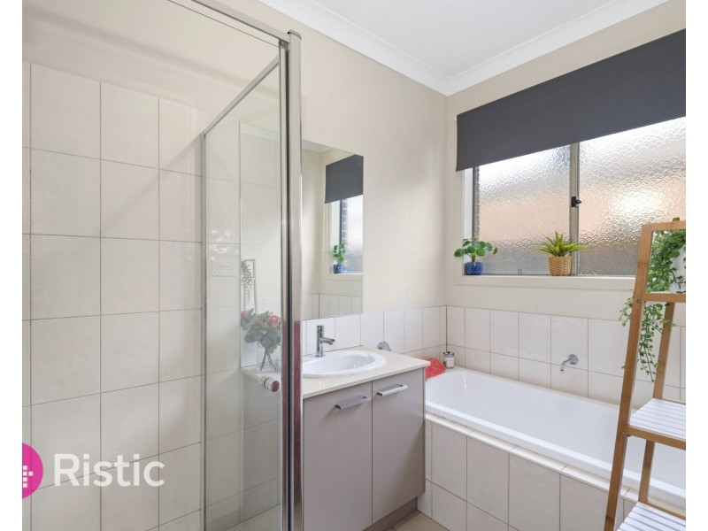 104 Gordons Road, South Morang VIC 3752