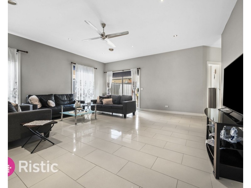 15 Viewside Crescent, Craigieburn VIC 3064
