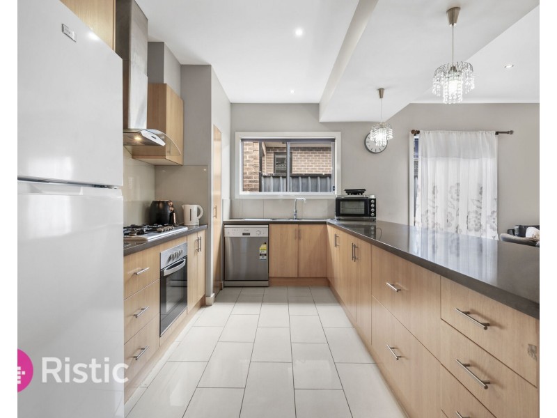 15 Viewside Crescent, Craigieburn VIC 3064