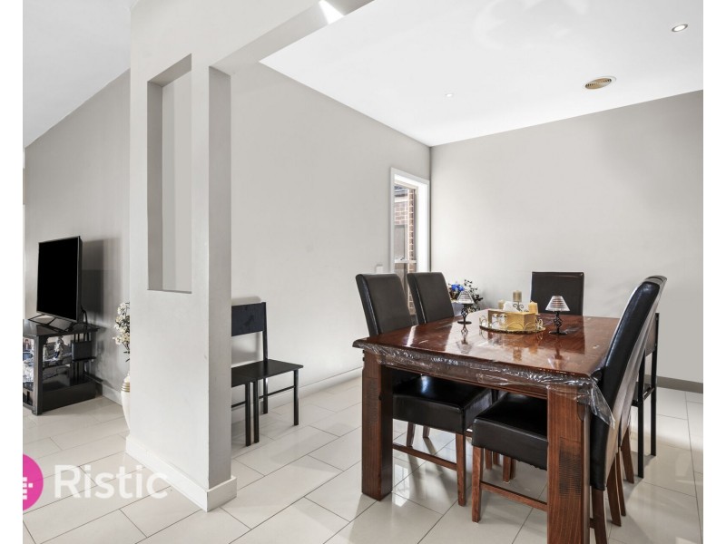 15 Viewside Crescent, Craigieburn VIC 3064