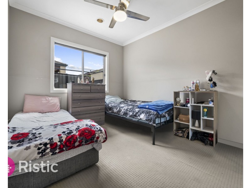 15 Viewside Crescent, Craigieburn VIC 3064