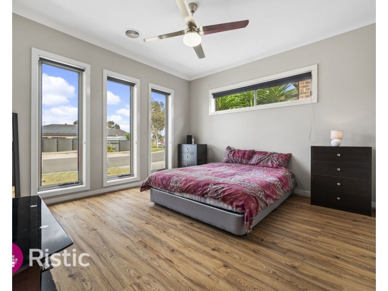 15 Viewside Crescent, Craigieburn VIC 3064