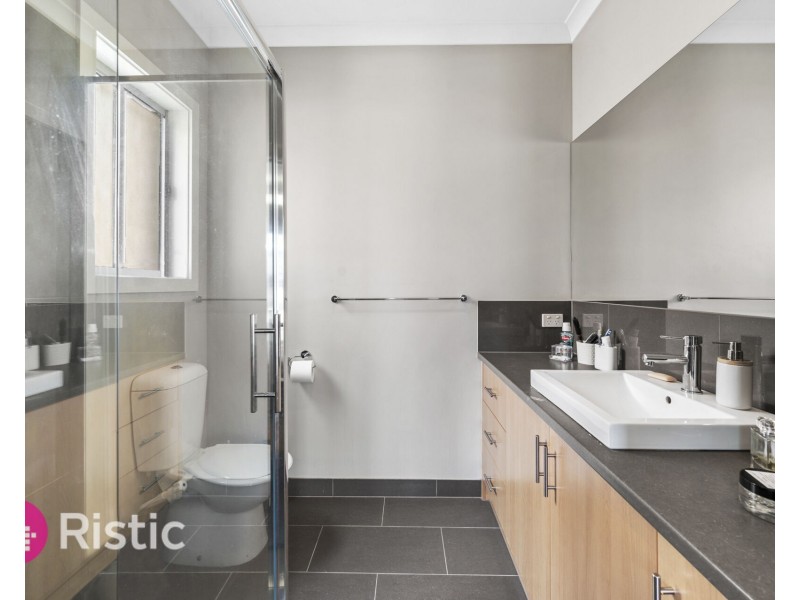 15 Viewside Crescent, Craigieburn VIC 3064